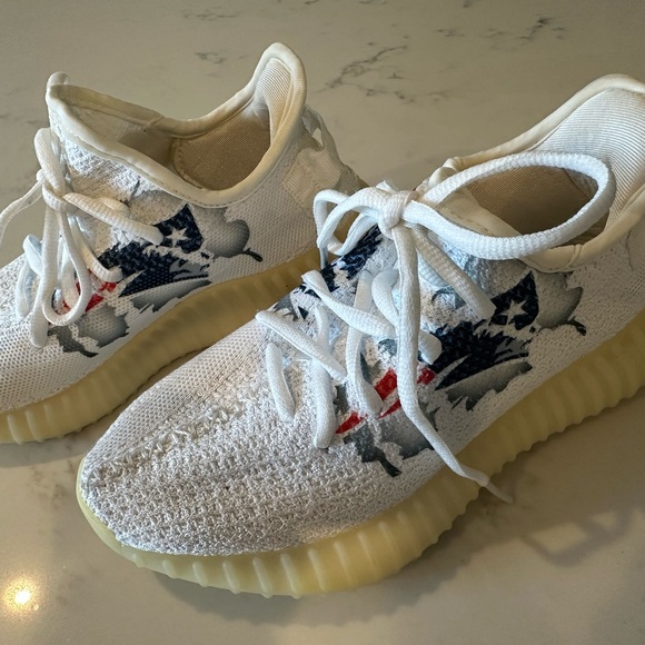 YEEEZY - New England Patriots Concept Design - Picture 3 of 7